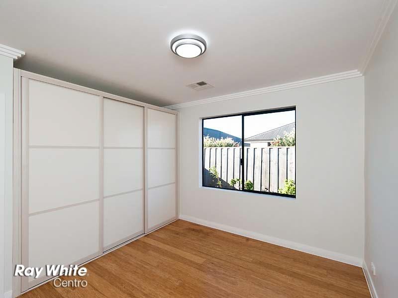 47 Marsdenia Road, Halls Head WA 6210