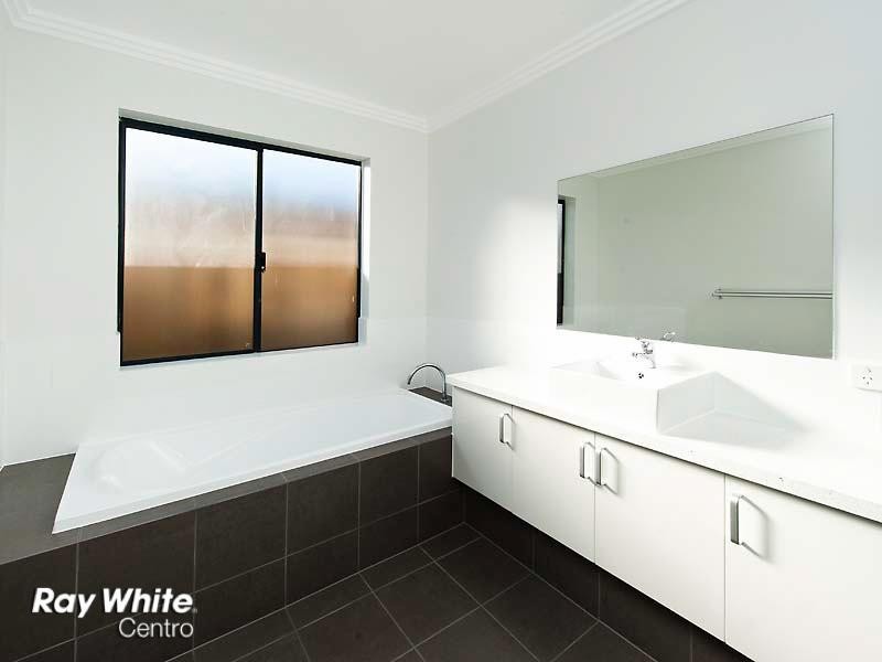 47 Marsdenia Road, Halls Head WA 6210