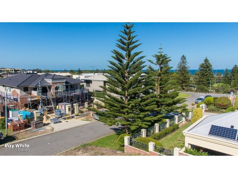 4 Taworri Way, City Beach WA 6015