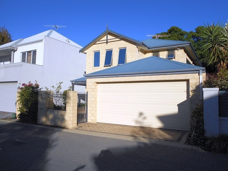 11 Darbyshire Drive, Subiaco WA 6008