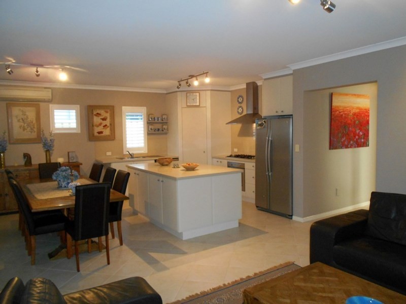 11 Darbyshire Drive, Subiaco WA 6008