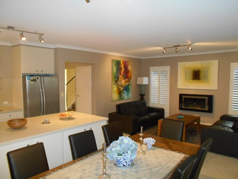 11 Darbyshire Drive, Subiaco WA 6008