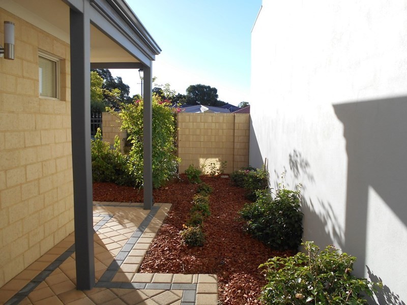 11 Darbyshire Drive, Subiaco WA 6008