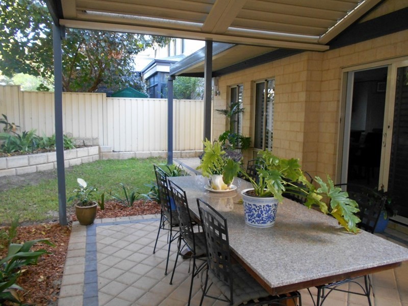 11 Darbyshire Drive, Subiaco WA 6008