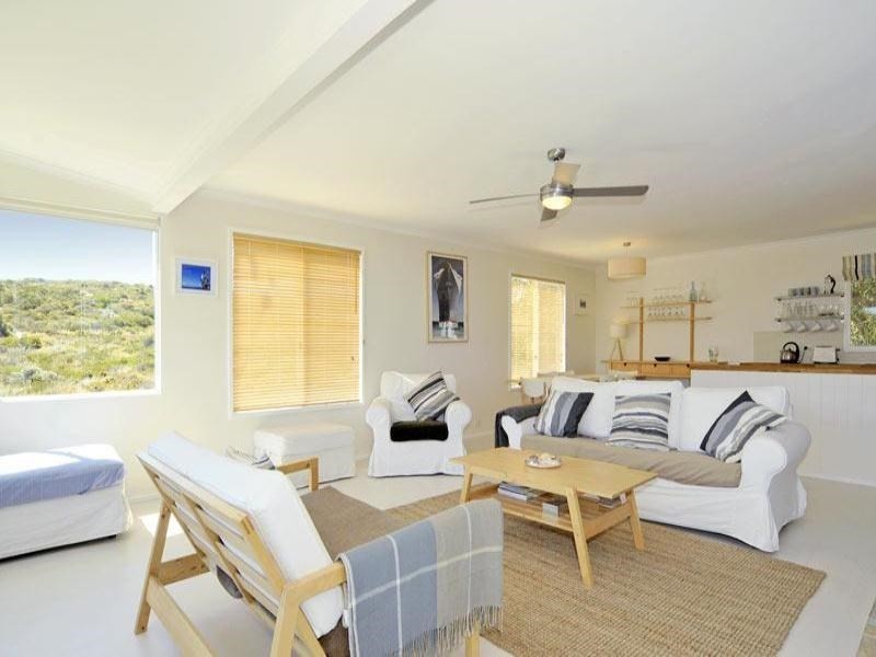 8 Harris Street, Guilderton WA 6041