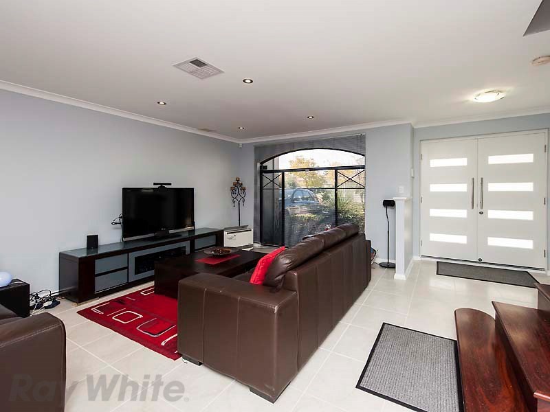 11 Honeyeater Circle, Wembley WA 6014