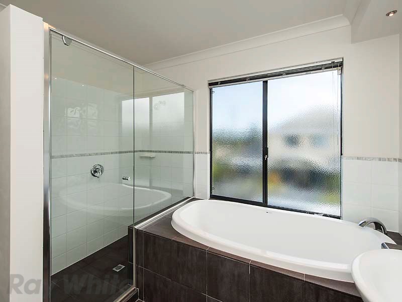11 Honeyeater Circle, Wembley WA 6014