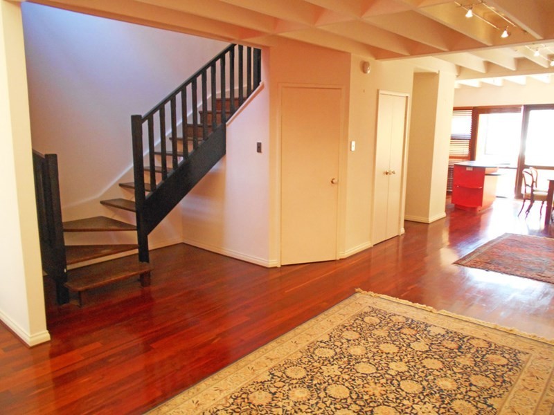 2/3 Harvest Road, North Fremantle WA 6159