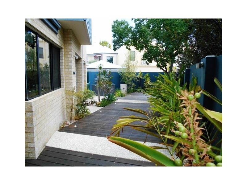 27 Tallow Tree Crescent, Subiaco WA 6008