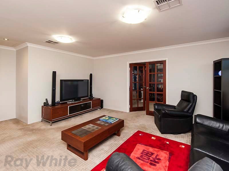 11 Honeyeater Circle, Wembley WA 6014