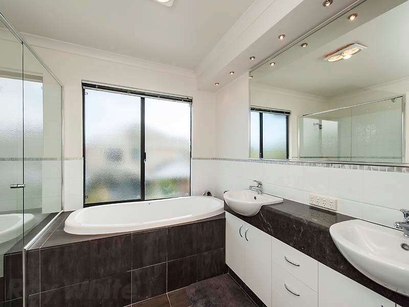 11 Honeyeater Circle, Wembley WA 6014