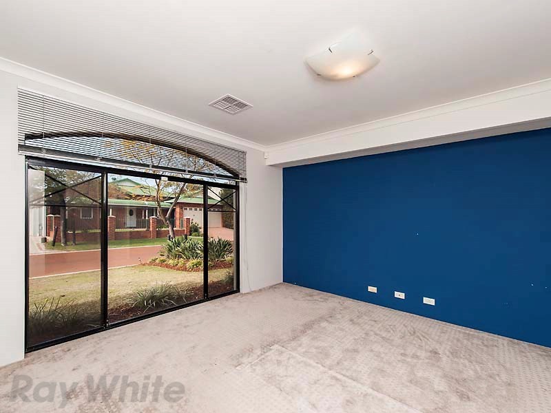 11 Honeyeater Circle, Wembley WA 6014