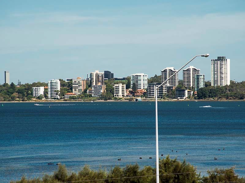 11/105 Melville Parade, Como WA 6152