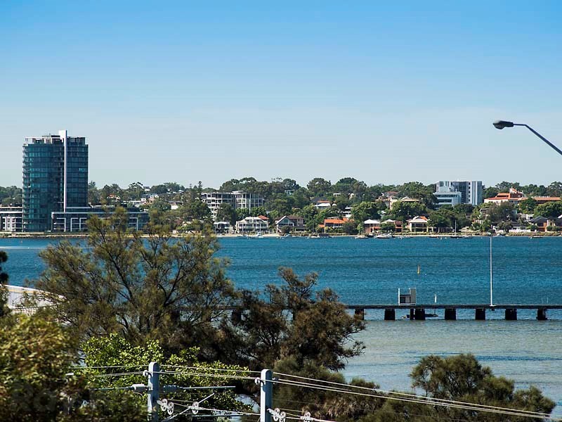 11/105 Melville Parade, Como WA 6152