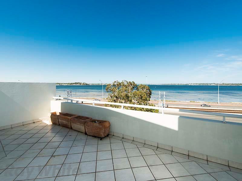 11/105 Melville Parade, Como WA 6152