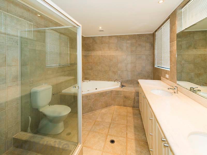 11/105 Melville Parade, Como WA 6152