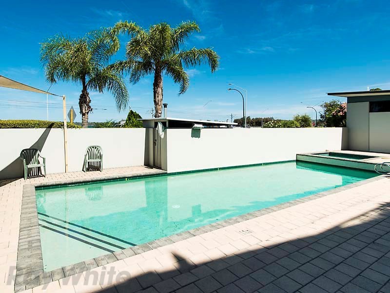 11/105 Melville Parade, Como WA 6152