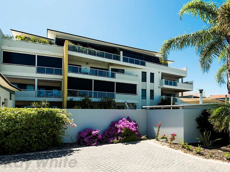 11/105 Melville Parade, Como WA 6152