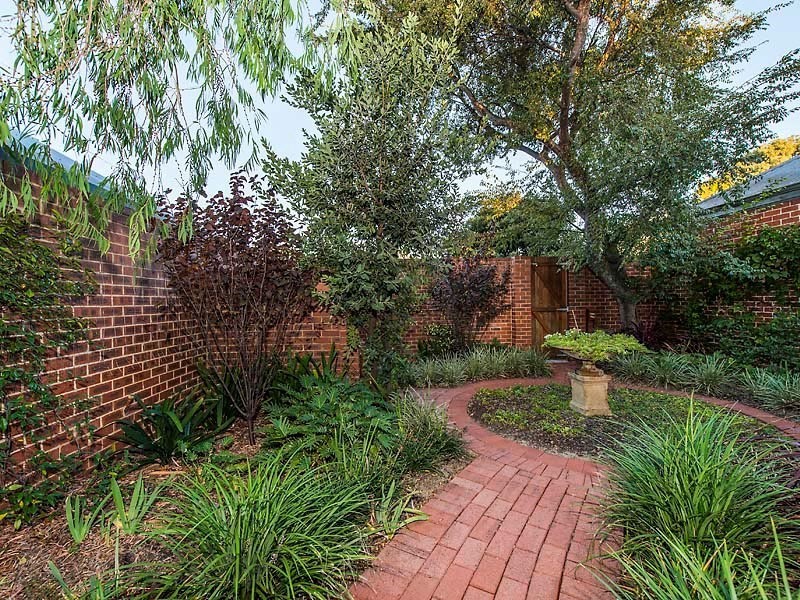 106 St Leonards Avenue, West Leederville WA 6007