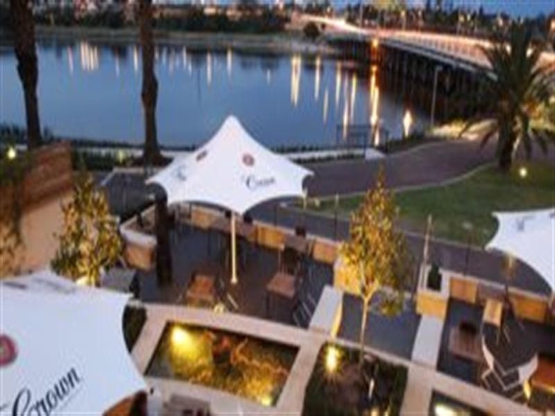 4 Dunvegan Road, Applecross WA 6153