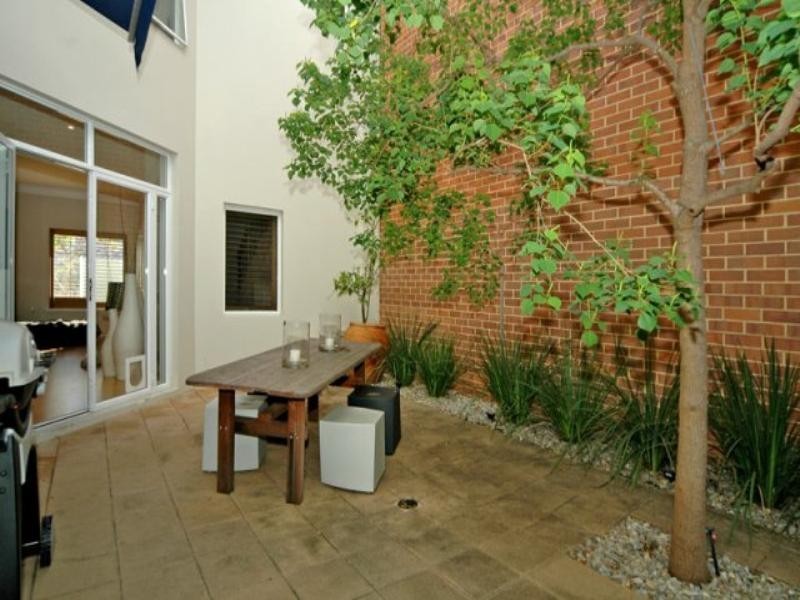 6 Juniper Bank Way, Subiaco WA 6008