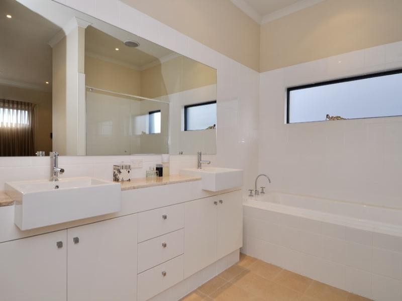 21b Tuart Street, Yokine WA 6060