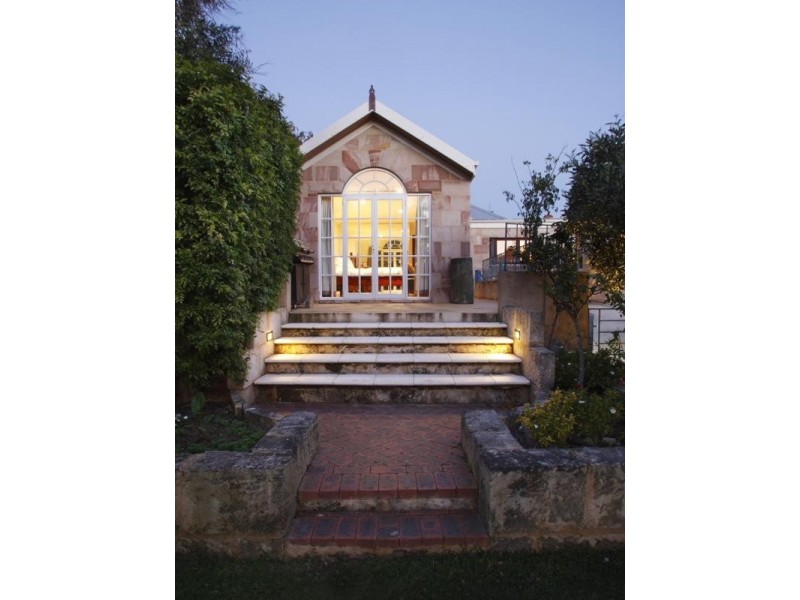 157 Hampton Road, South Fremantle WA 6162