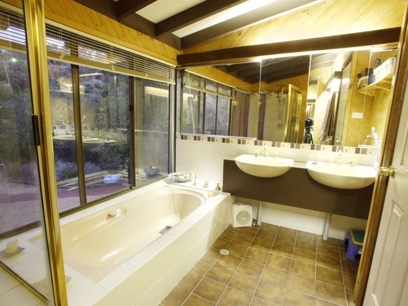 26 Sherborne Road, Gooseberry Hill WA 6076