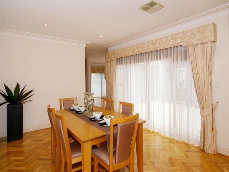 12 Juniper Bank Way, Subiaco WA 6008