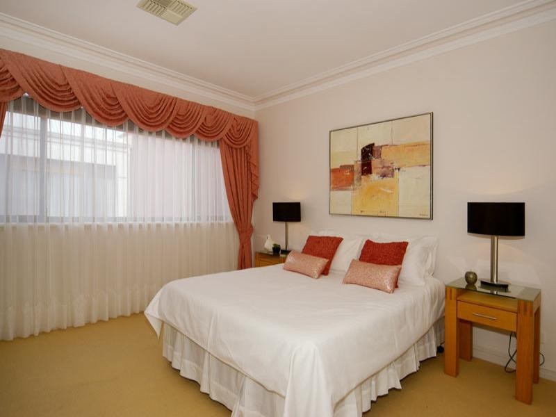 12 Juniper Bank Way, Subiaco WA 6008