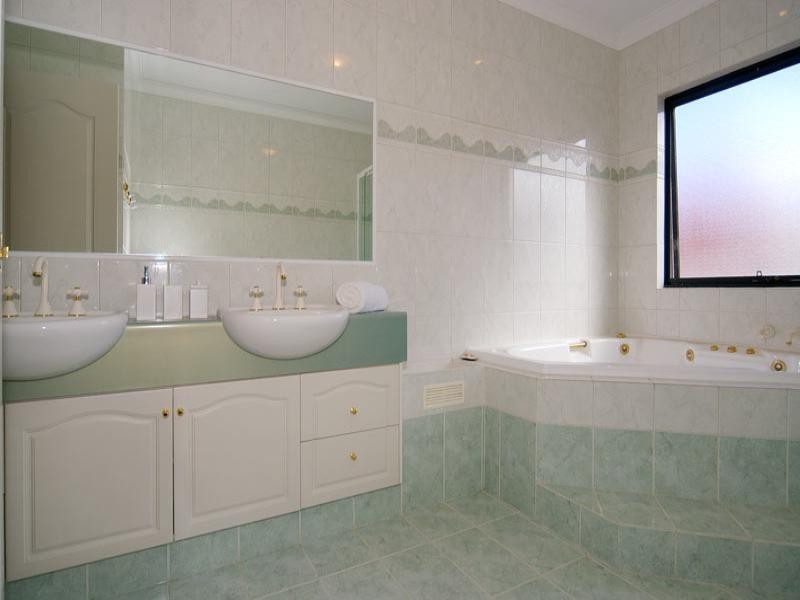 12 Juniper Bank Way, Subiaco WA 6008