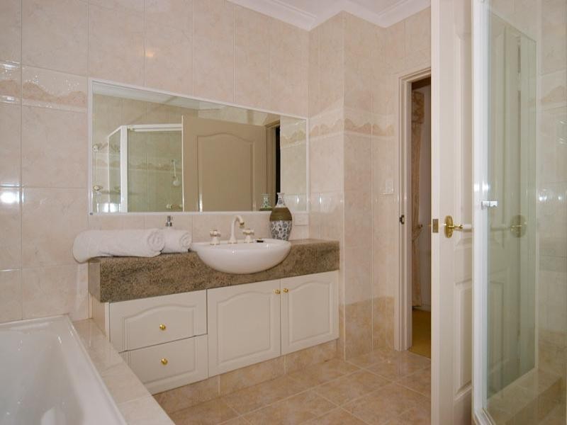 12 Juniper Bank Way, Subiaco WA 6008