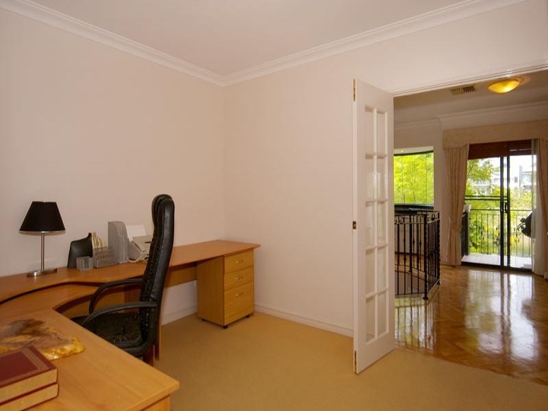 12 Juniper Bank Way, Subiaco WA 6008