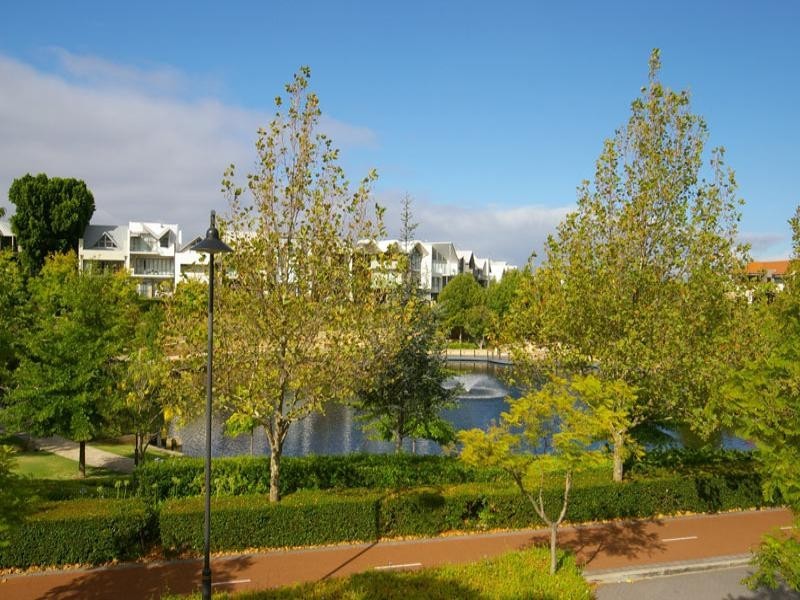 12 Juniper Bank Way, Subiaco WA 6008