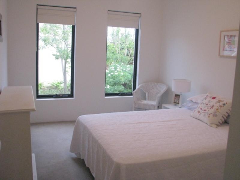 2/68 Servetus Street, Swanbourne WA 6010