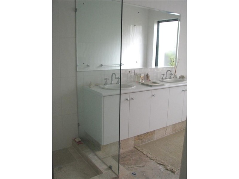 2/68 Servetus Street, Swanbourne WA 6010