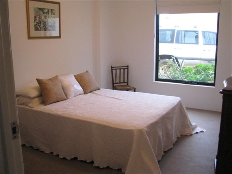 2/68 Servetus Street, Swanbourne WA 6010