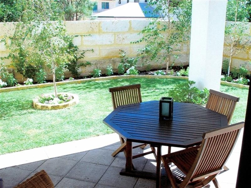 2/68 Servetus Street, Swanbourne WA 6010