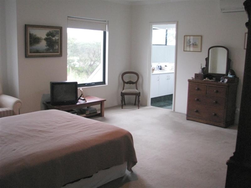 2/68 Servetus Street, Swanbourne WA 6010