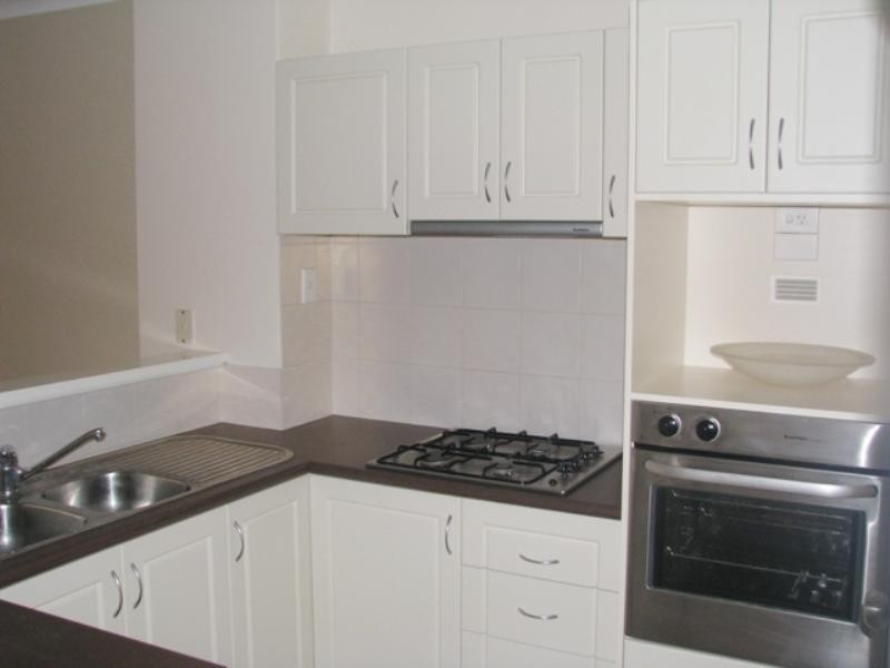 4/34 Pollard Street, Glendalough WA 6016