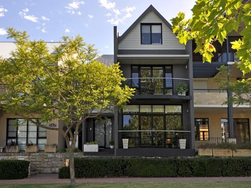 2 Juniper Bank Way, Subiaco WA 6008