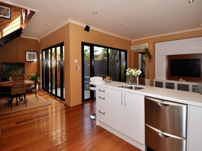 2 Juniper Bank Way, Subiaco WA 6008