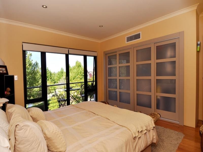 2 Juniper Bank Way, Subiaco WA 6008