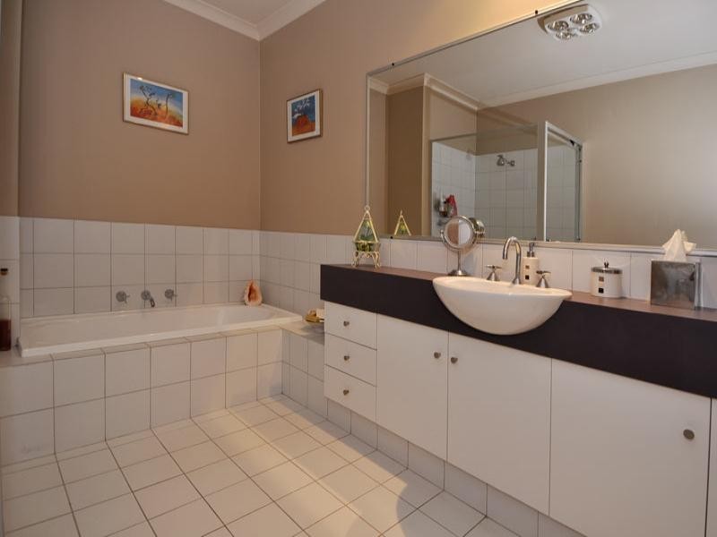 2 Juniper Bank Way, Subiaco WA 6008