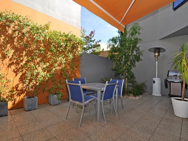 2 Juniper Bank Way, Subiaco WA 6008