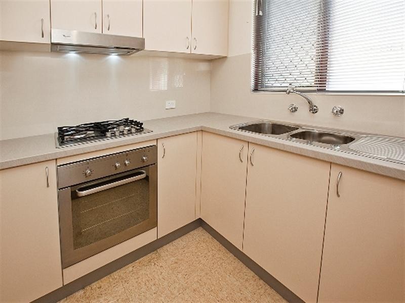 3/4 Violet Grove, Shenton Park WA 6008