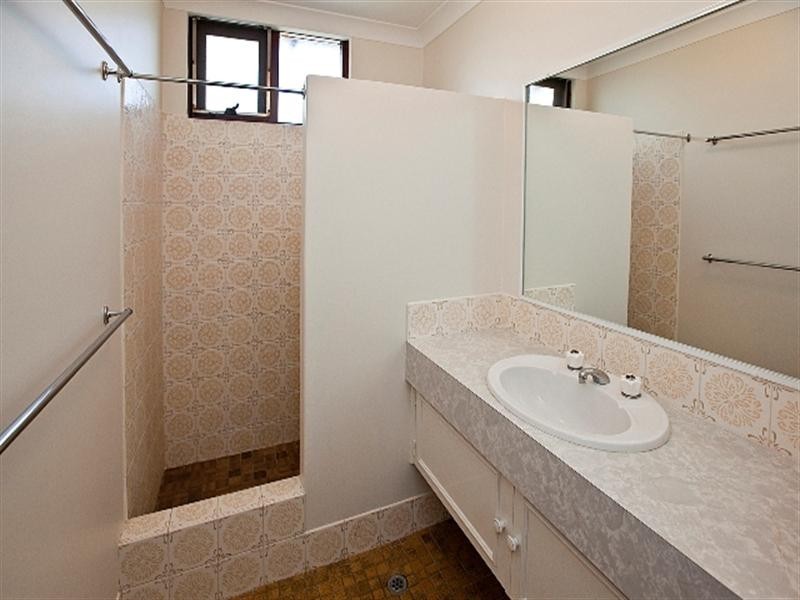 3/4 Violet Grove, Shenton Park WA 6008