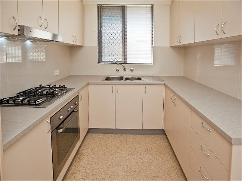 3/4 Violet Grove, Shenton Park WA 6008