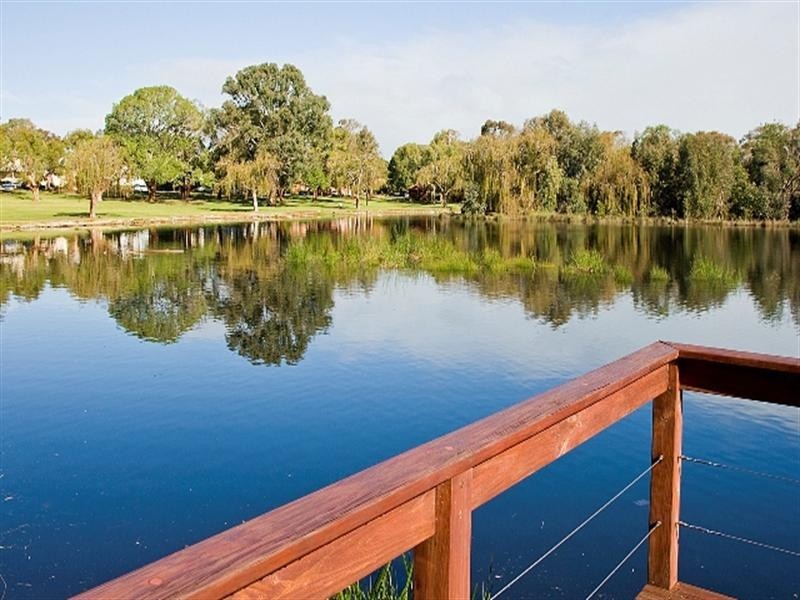 3/4 Violet Grove, Shenton Park WA 6008