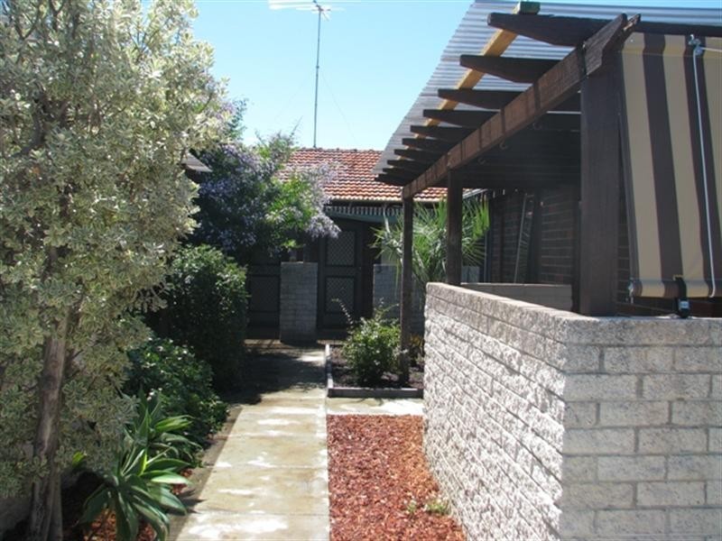 3/4 Violet Grove, Shenton Park WA 6008